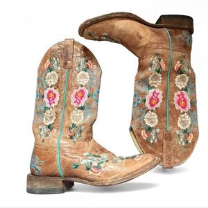Macie Bean Tan Boots with Floral Embroidery